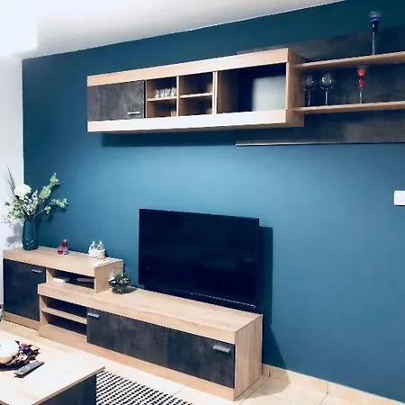 Roy Apartment *